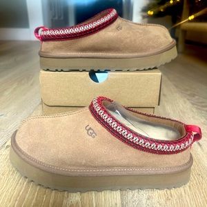 Girls UGG Tazz Slipper - New in Box